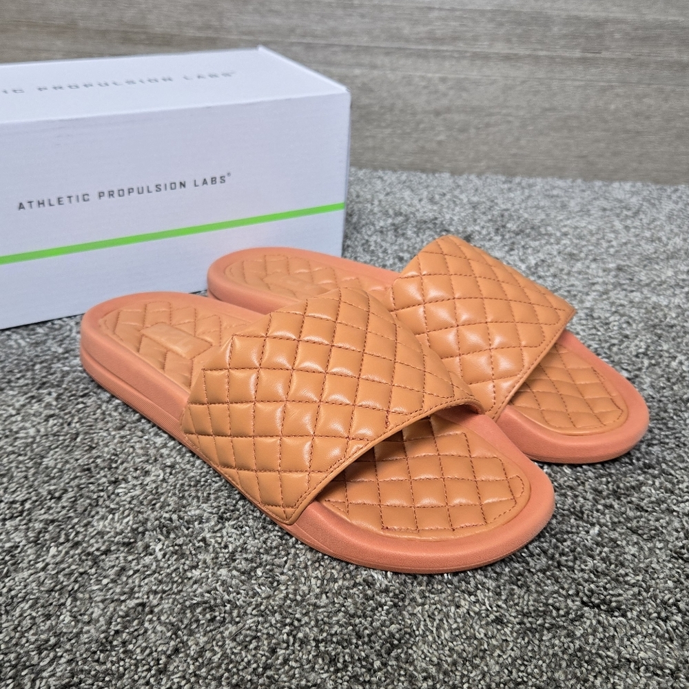 APL Women's Women's Lusso Slide NEW size 10